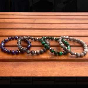 Steanarmband - 4pack  - Vill du alltid vara säker på att dina outfits matchar med dina smycken. Då de här det perfekta kitet för dig. Här ingår alla våra olika stenarmband som är perfekta att matcha med varandra. Armbanden är tillverkade av ett elastiskt band som gör att det passar alla oavsett tjocklek på din handled. Vid några fler frågor eller funderingar så är det bara att höra av dig!🤝