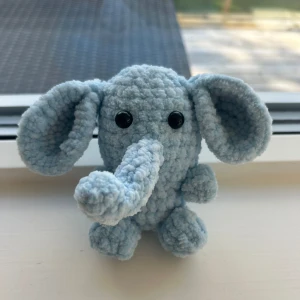 Virkad elefant  - Säljer en egengjord virkad elefant. Går att få i andra färger. 🐘