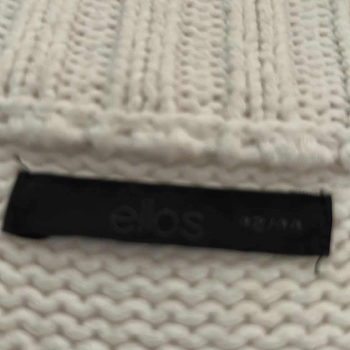 Vit stickad tröja med hjärtan från Ellos - 3