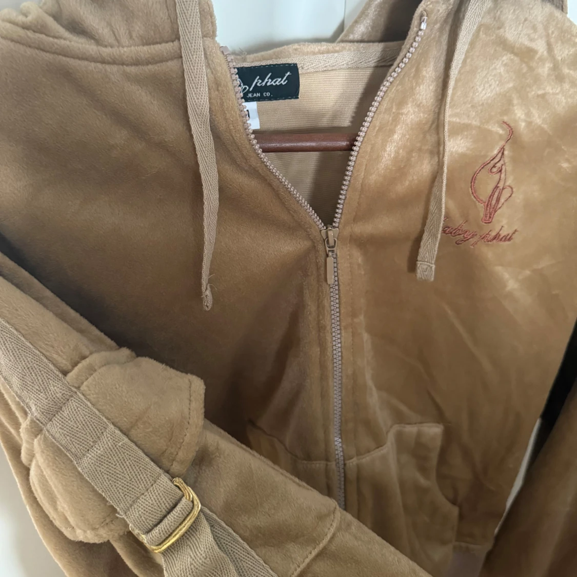Beige velour hoodie från Baby Phat - 4