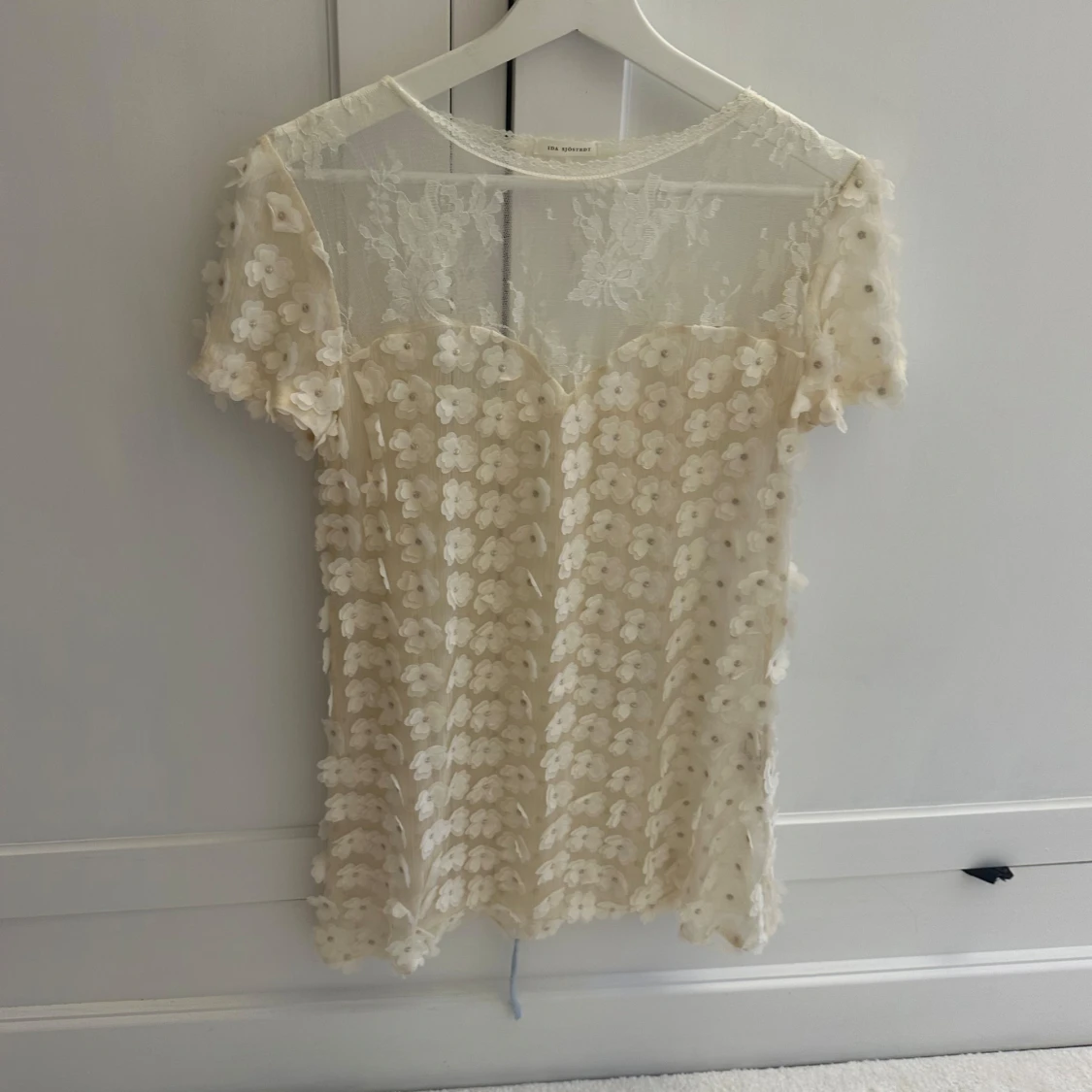 Blommig spetsklänning Ida Sjöstedt