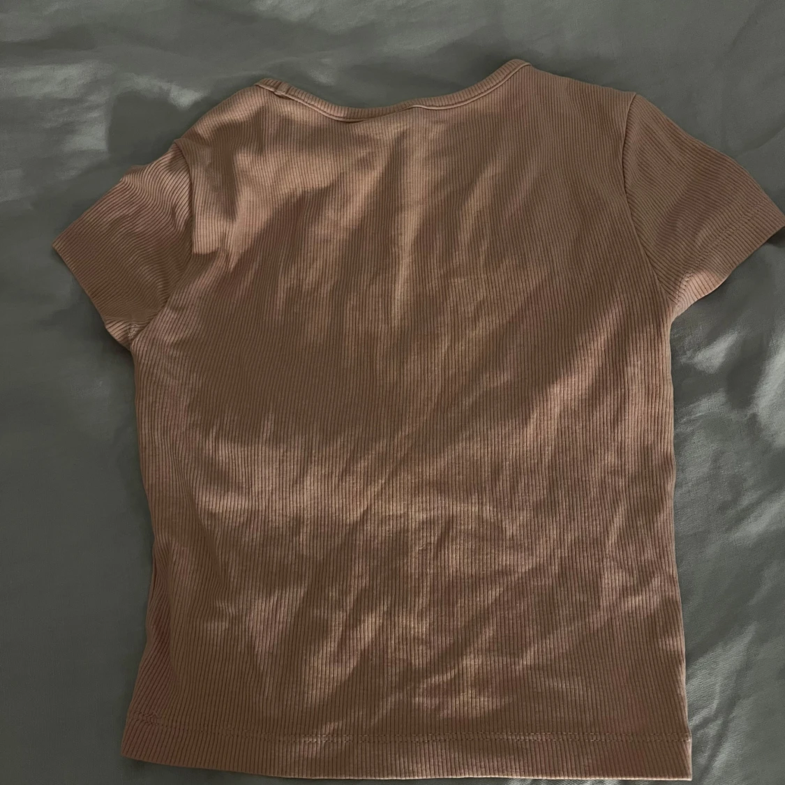 Ljusrosa ribbad croppad topp Divided - 3