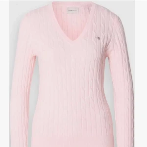 Ljusrosa Kabelstickad Tröja från Gant - Svin snygg tröja från GANT i storlek S.💕 Köpt på plick men inte använd av mig. Material: Stretch Cotton. Orginalpriset är 1 595 kr. 💕