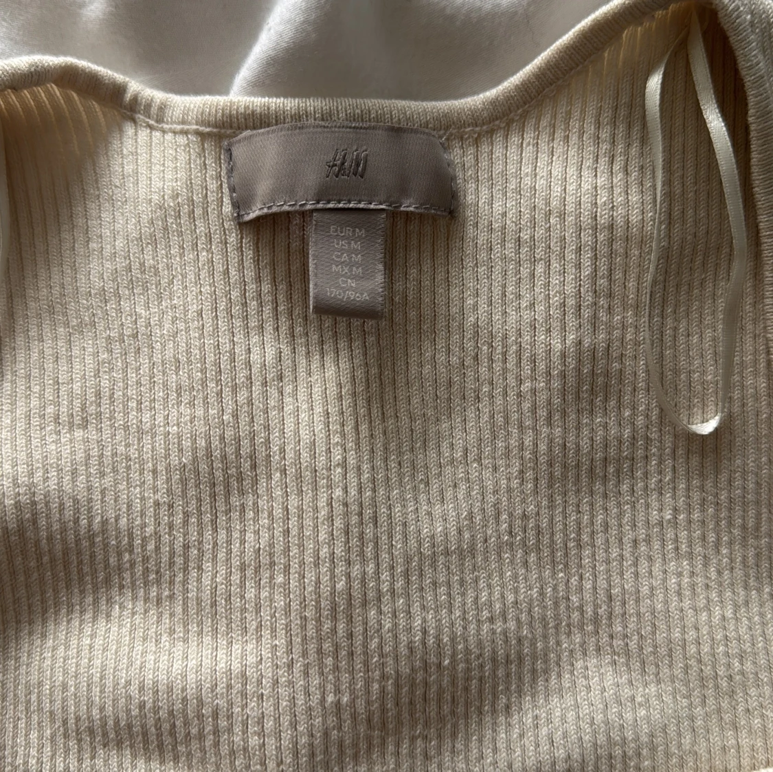 Beige ribbad långärmad tröja - 1