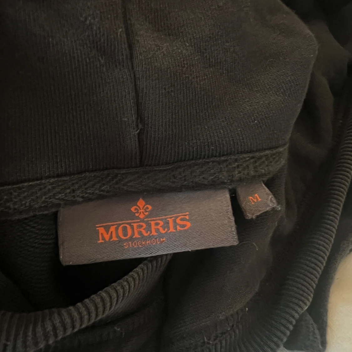 Svart hoodie från Morris med brodyr - 2