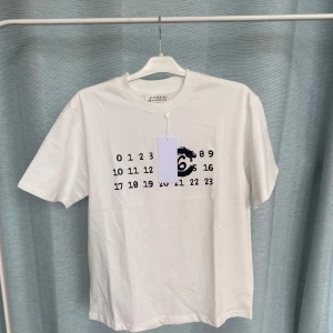 Maison Margiela t-shirt - Helt ny med prislapp. Storlek S men sitter mer som M. 