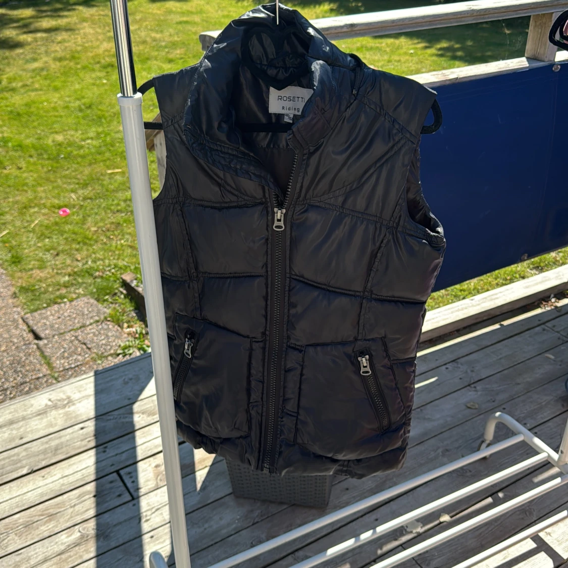Svart dunväst från Rosetti Riding - 3