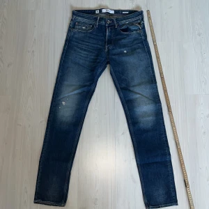 Replay ”Aged 1 Year” - Tja säljer nu ett par Replay Jeans i storlek W31 för endast 449kr! Pris är ej hugget i sten hör av er i dm vid funderingar 🙌
