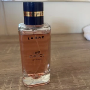 La Rive Her Choice Eau de Parfum - Her choice parfym från la rive. Knappt använd, säljer billigt!