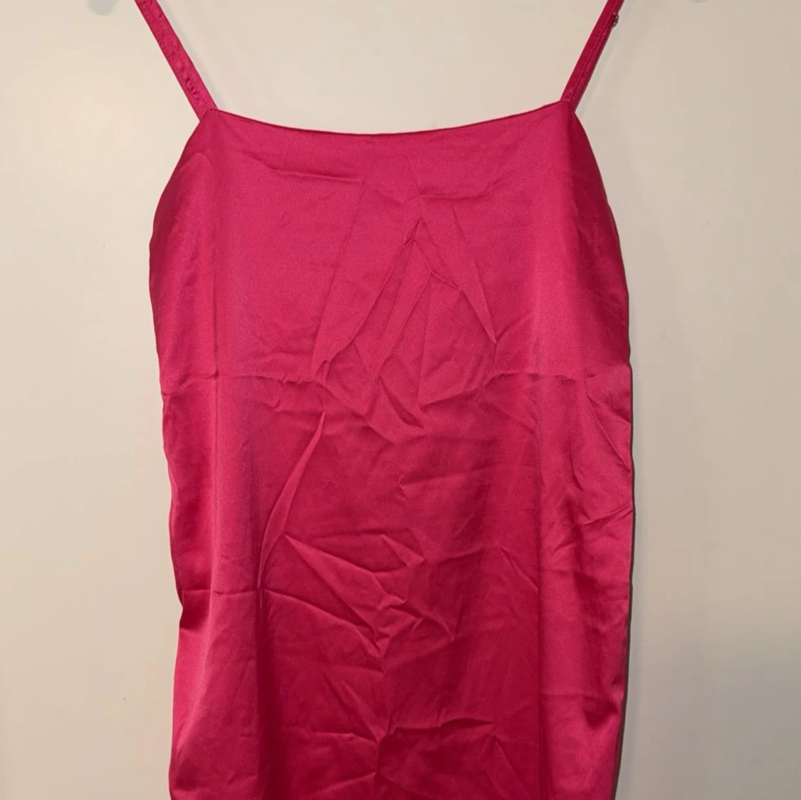 Rosa satin klänning från Zara