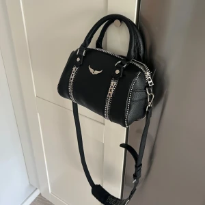 Sunny bag zadig - sååå fin väska från zadig som jag köpt här på Plick, dustbag ingår!!! är gammal men fint skick inga skador vad jag märkt eller kan hitta