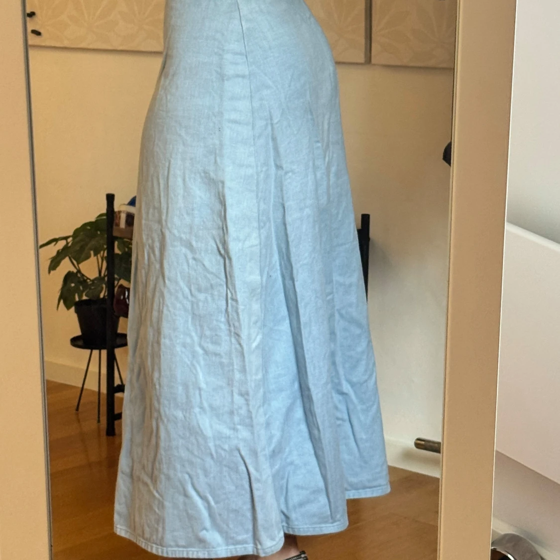 Ljusblå långkjol med broderi - 1