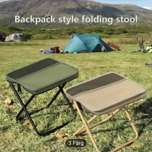 Grön multifunktionell axelväska - Säljer en grön axelväska i slitstark polyester som enkelt kan vikas ut till en smidig campingpall. Väskan har justerbar axelrem, meshficka framtill och stängs med kardborre. Perfekt för utomhusaktiviteter och enkel att bära med sig.