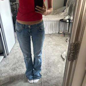 Ltb jeans  - Ltb jeans i modellen Roxy. Måtten är w28 l36!! Passar mig som oftast bär S men tyvärr inte kommer till användning längre. 