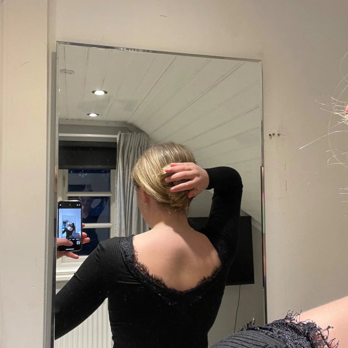 Svart ribbad topp med spets från Amisu - 1