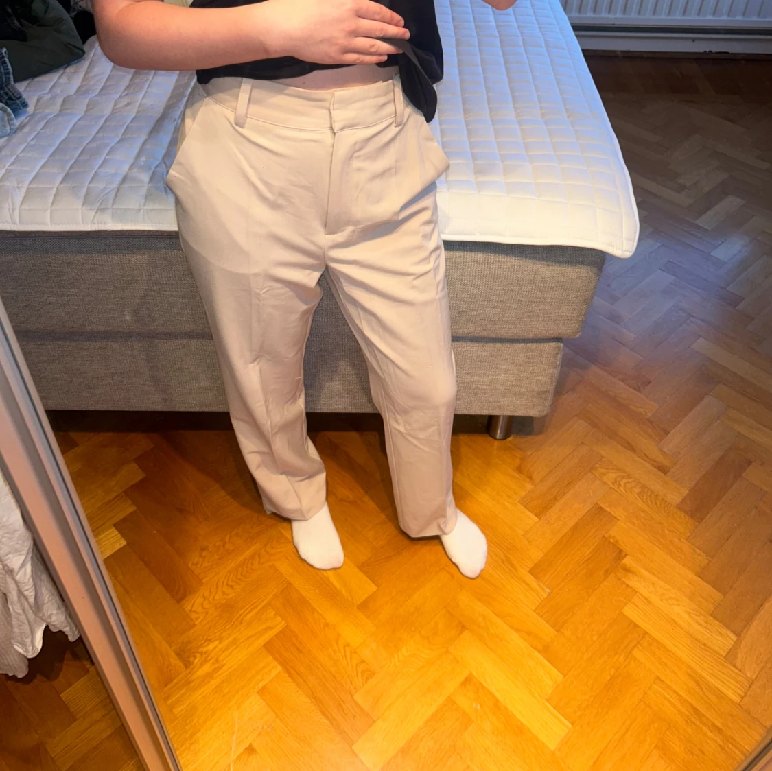 Beige kostymbyxor med raka ben - 1