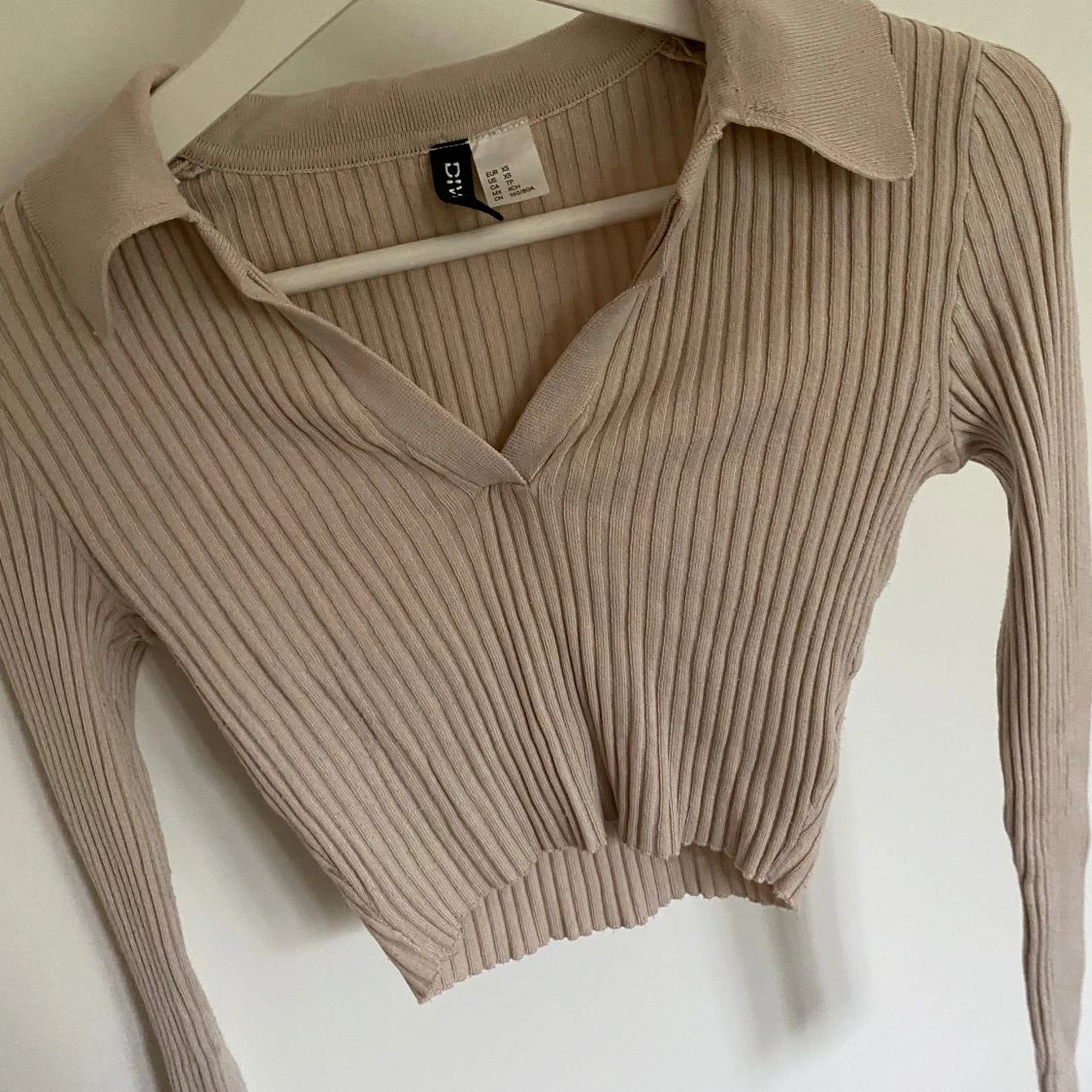 Ribbad topp med krage  - 1