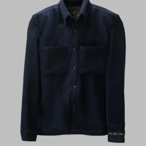 Söker en mörkblå overshirt som är 160-170 cm - Jag söker en mörkblå overshirt, den måste ej vara just den på bilden men den eller en liknande, alltså en mörkblå overshirt! Skriv om du är intresserad att sälja