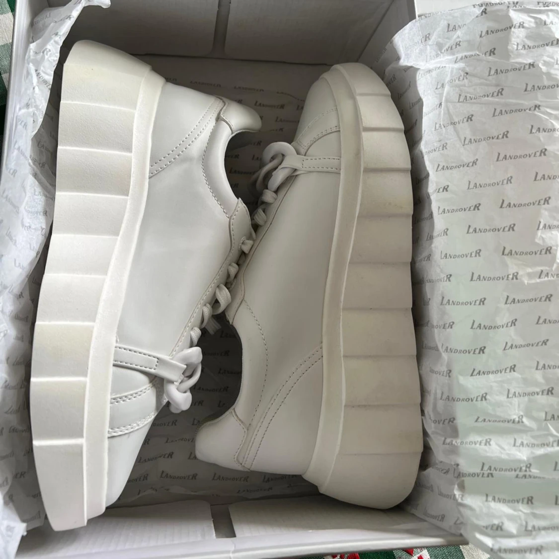 Vita chunky sneakers från Venice - 4