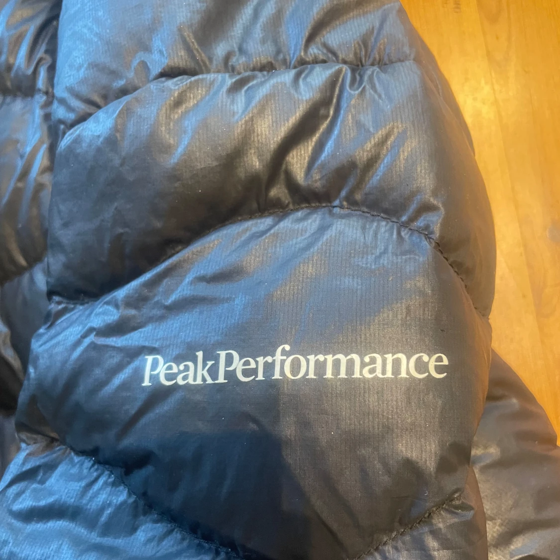 Svart dunjacka Peak Performance M - 1