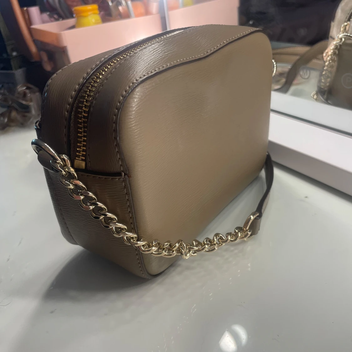 DKNY axelväska  - 2