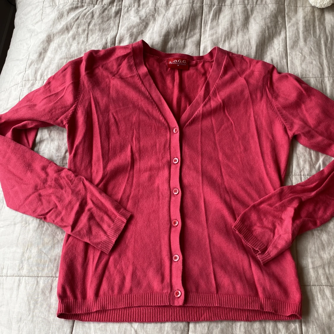 Röd stickad kofta från Logg