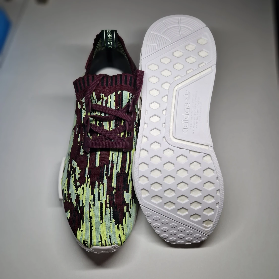 Oanvända Adidas NMD R1 PK EU45 - 2