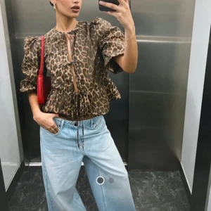 Leopard blus  - Storlek M, från asos