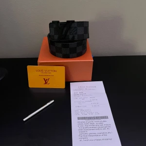 L.V Bälte - L.V Bälte Helt Nytt Aldrig Använt, Box kvitto och certifikat kommer med, om ni har fler frågor är det bara att skriva.