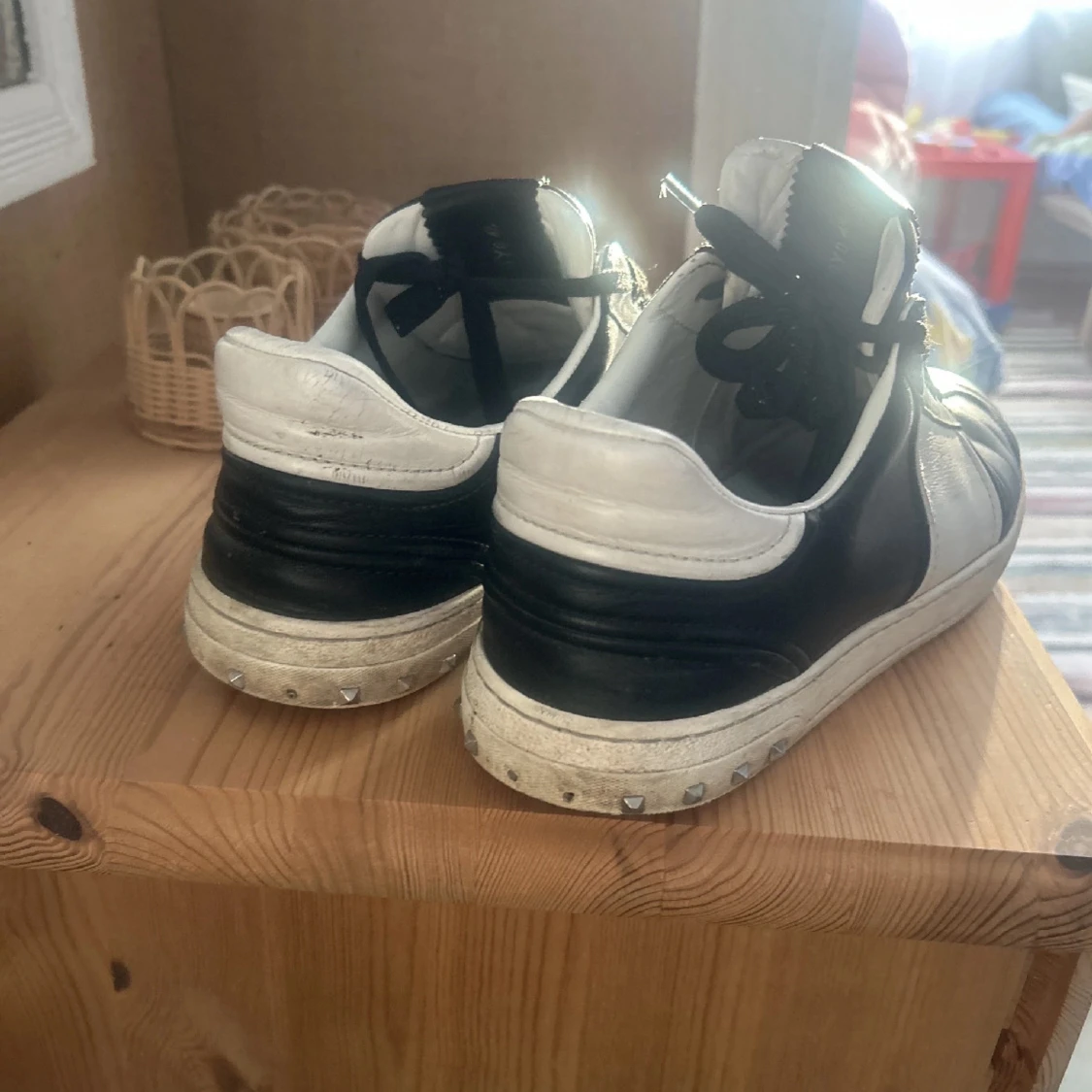 Valentino Garavani svartvita sneakers - 2