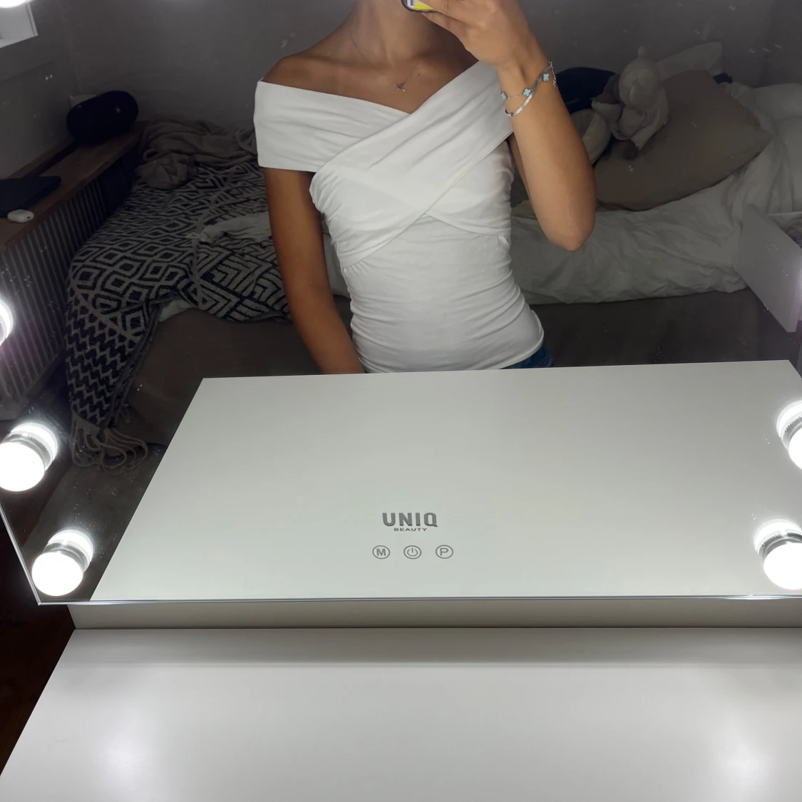 Vit omlott offshoulder topp