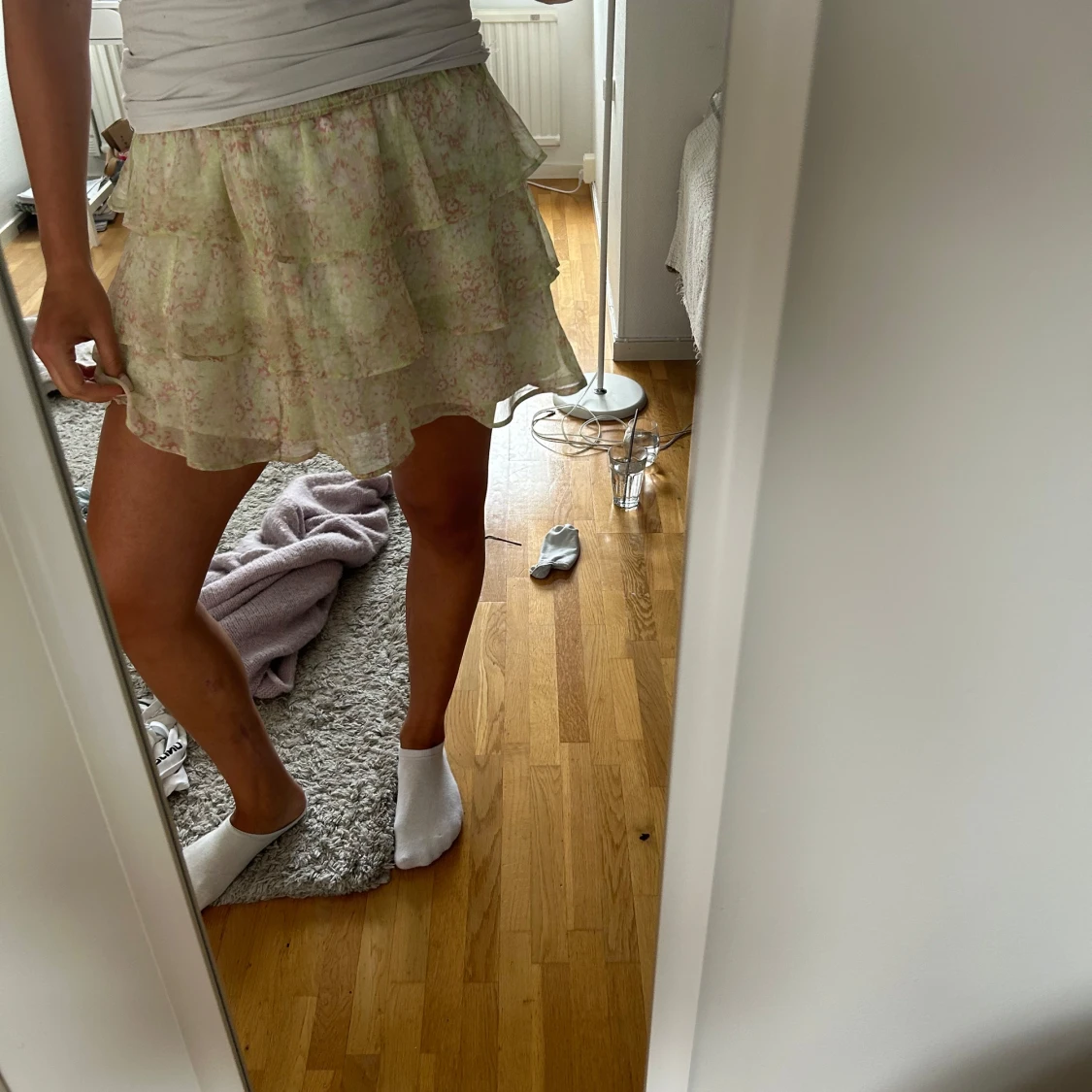 Blommig volangkjol i pastell - 1