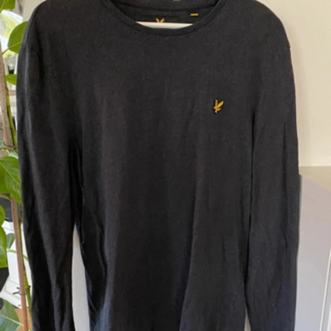  t-shirt/  tröja  - 1