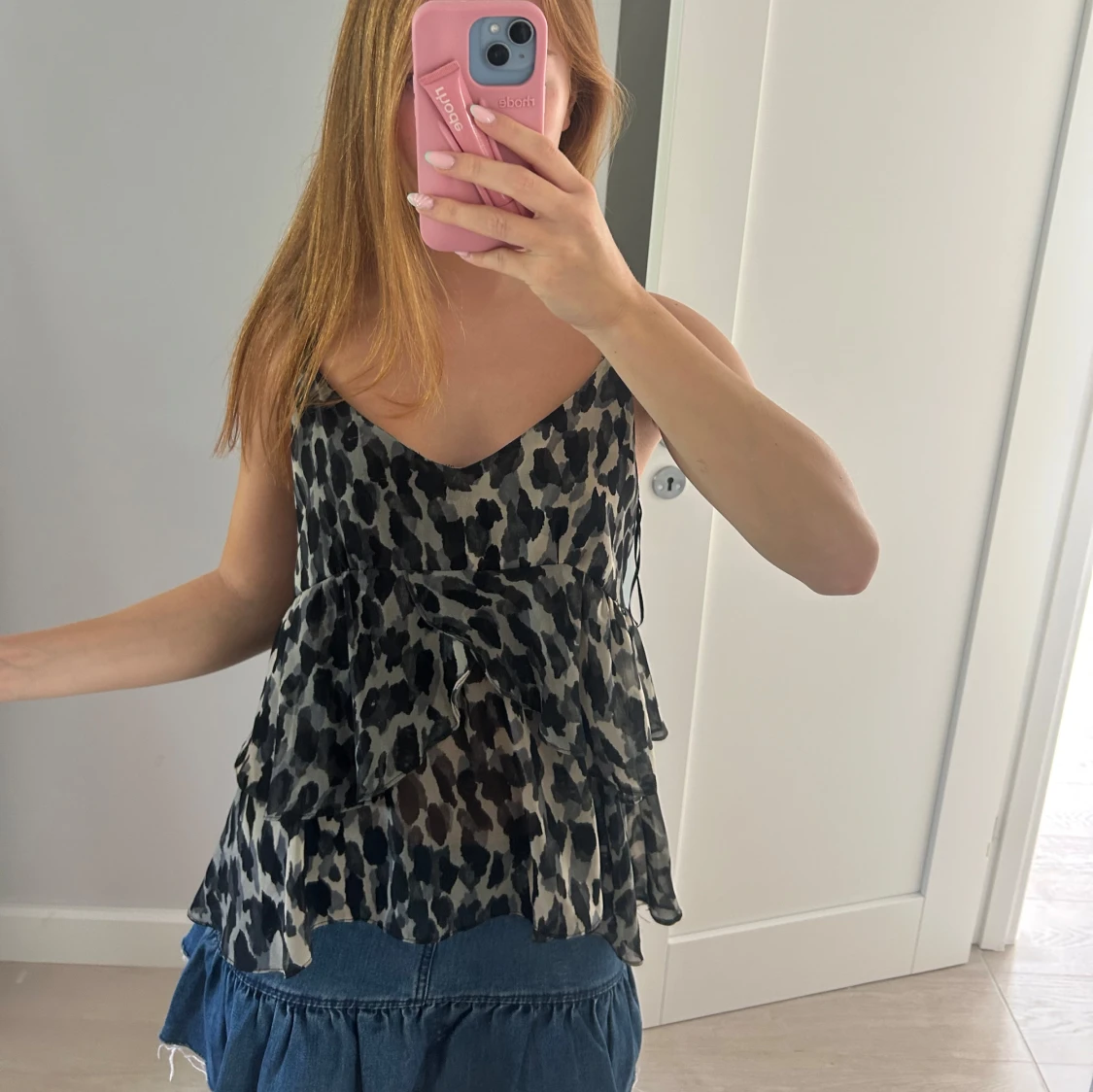 Leopardmönstrad volang-linnetopp - 1