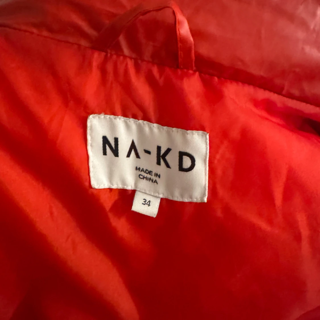Röd dunväst från NA-KD - 1