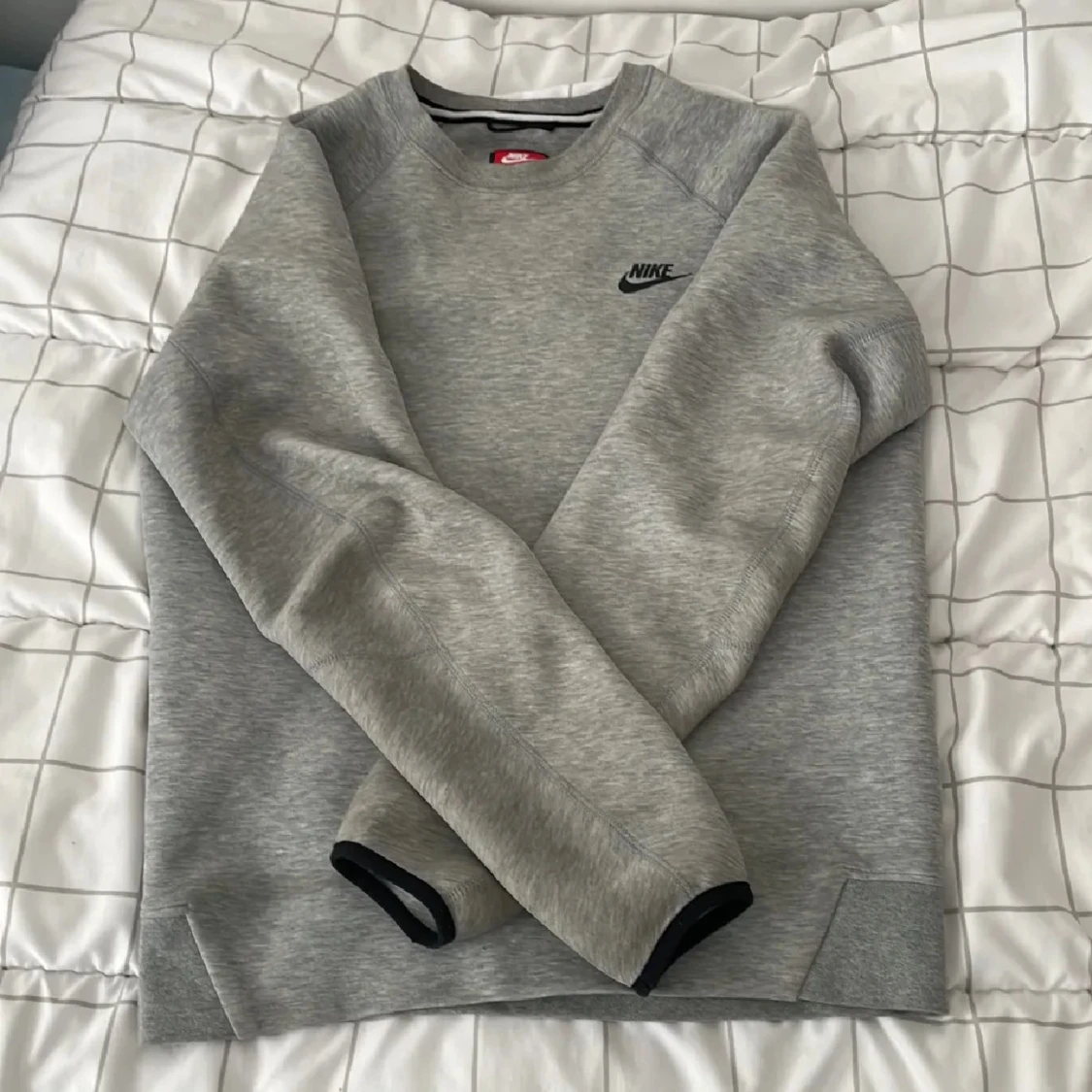 Grå Nike sweatshirt i bomull