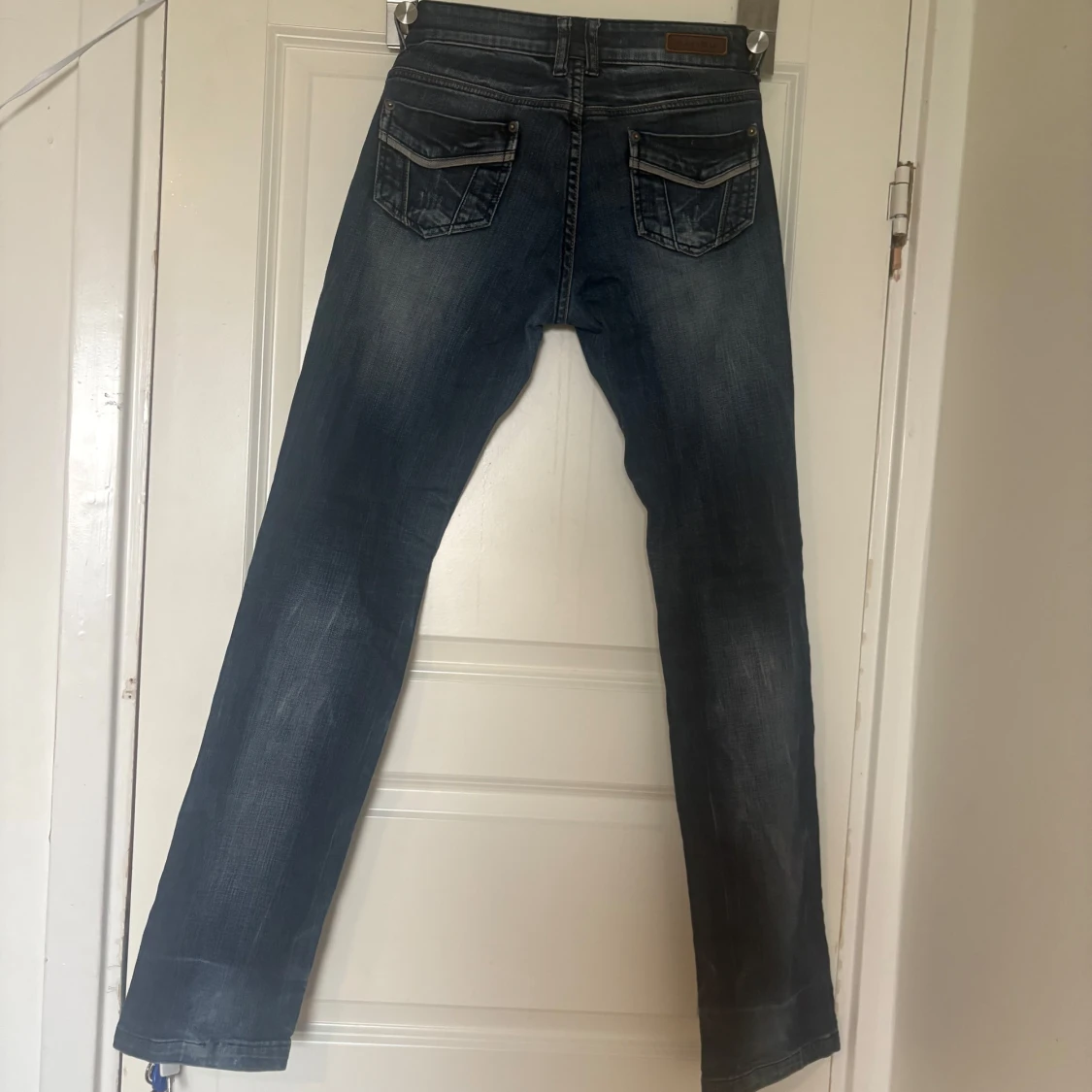 Blå lågmidjade jeans från Amisu - 1