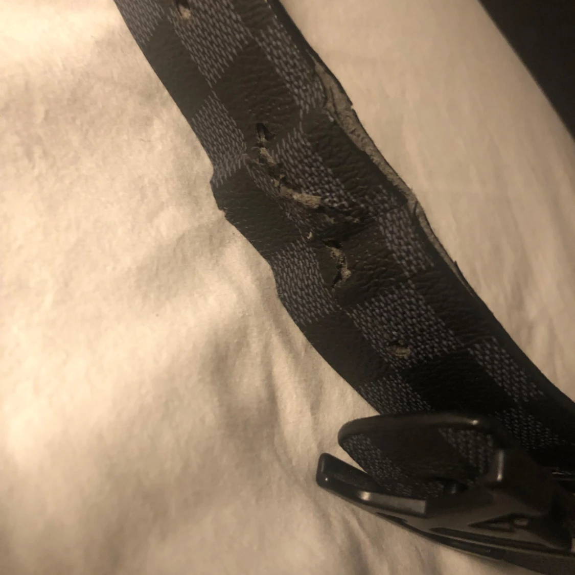 Rutig bälte med monogramspänne - 1