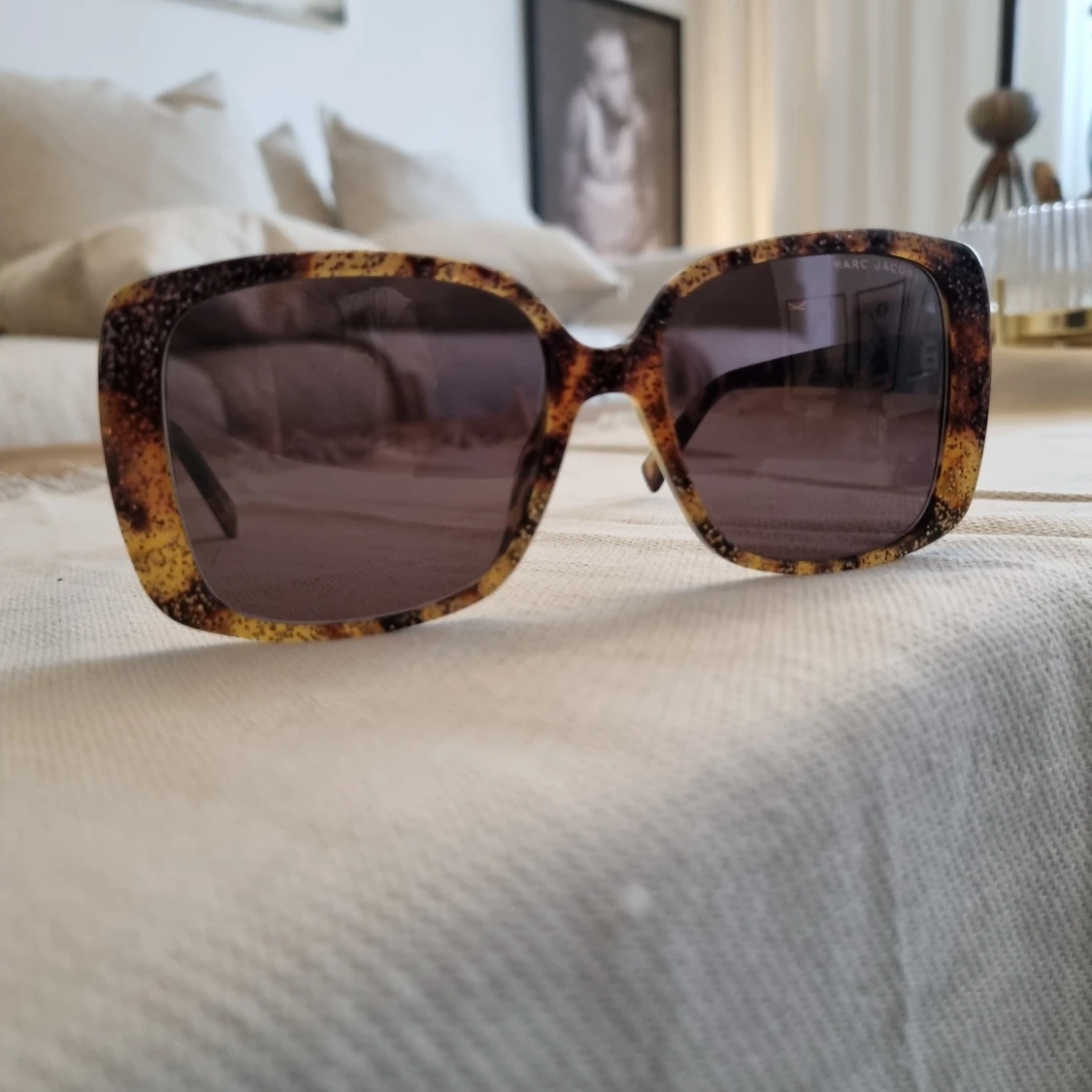 Glittriga solglasögon från Marc Jacobs - 1