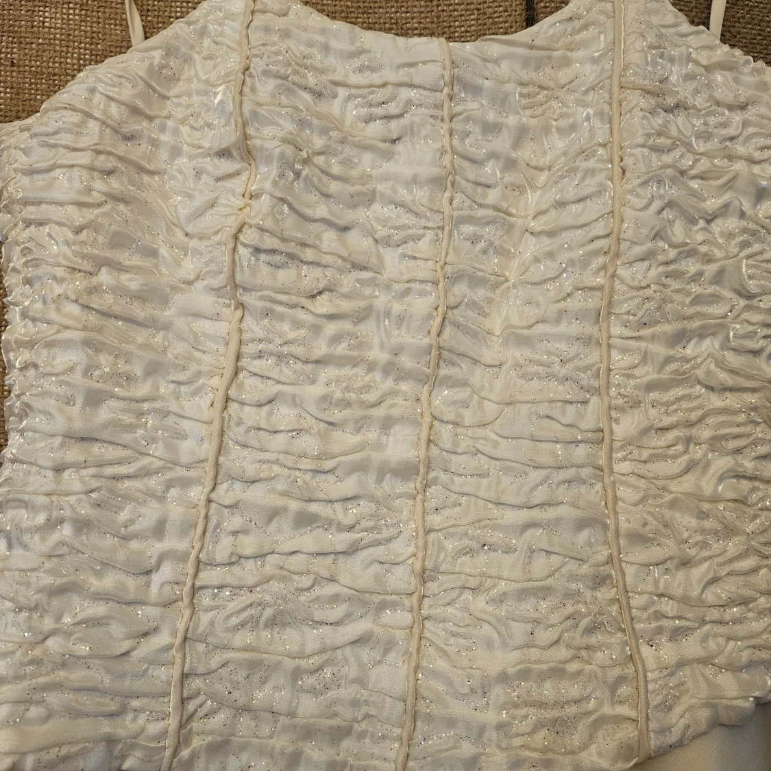 Vit långklänning med rynkad topp - 1