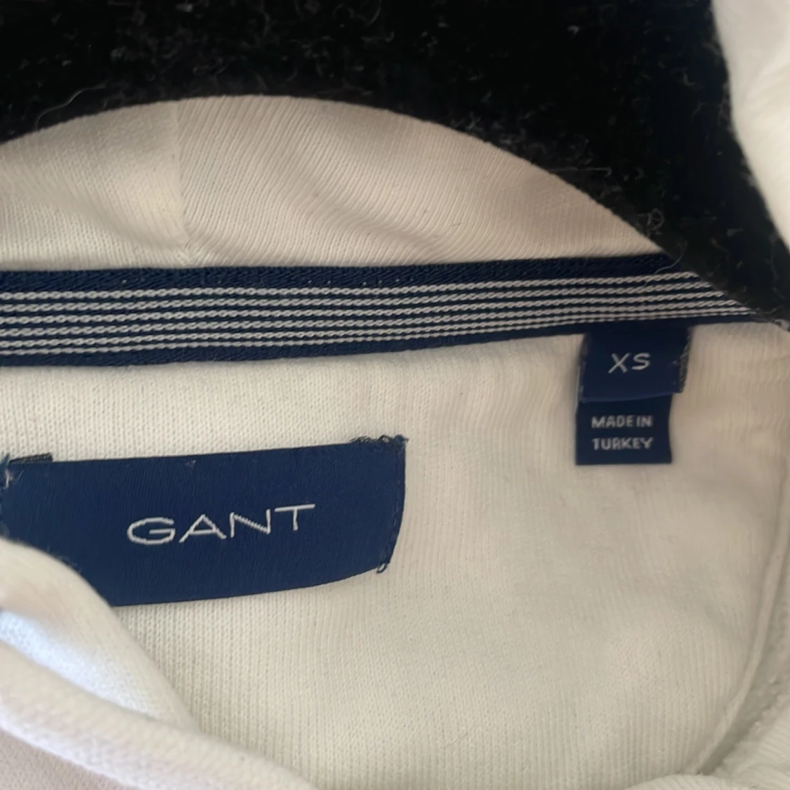 Vit hoodie från Gant - 2