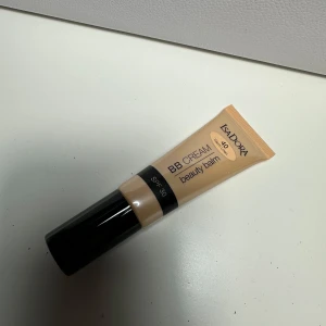 BB Cream från IsaDora - BB Cream beauty balm från IsaDora i färgen 40 warm linen . produkten har SPF 30 för extra solskydd. 