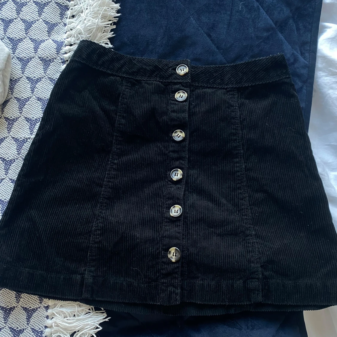 Svart manchesterkjol från H&M Divided - 1