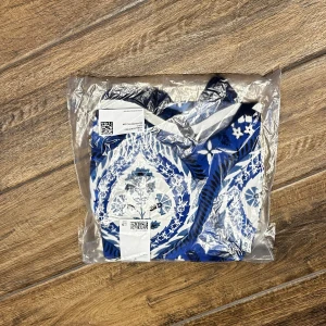 Bandana liknande topp - En väldigt fin knyt topp i storlek S, aldrig använd eller urplockas ur original förpackning 