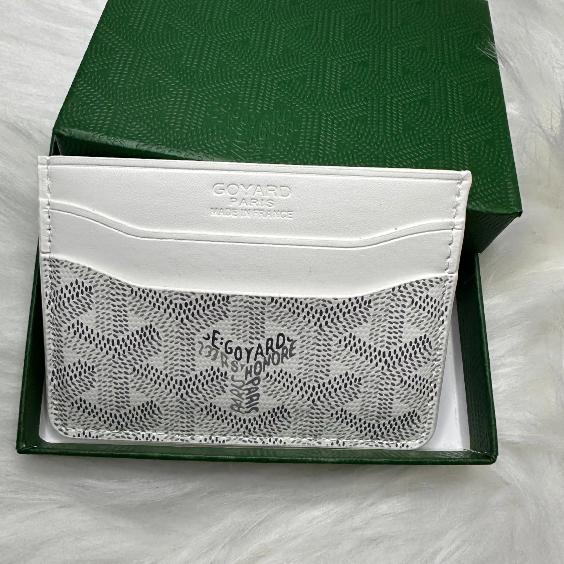 Vit och grå plånbok - 1