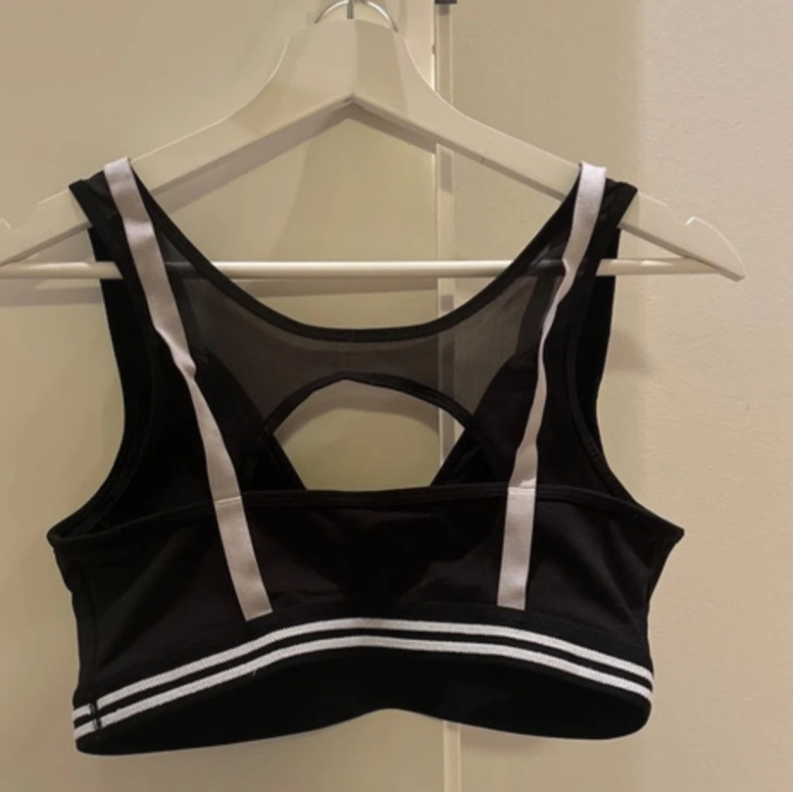 Svart sportsbra från Lacoste - 1