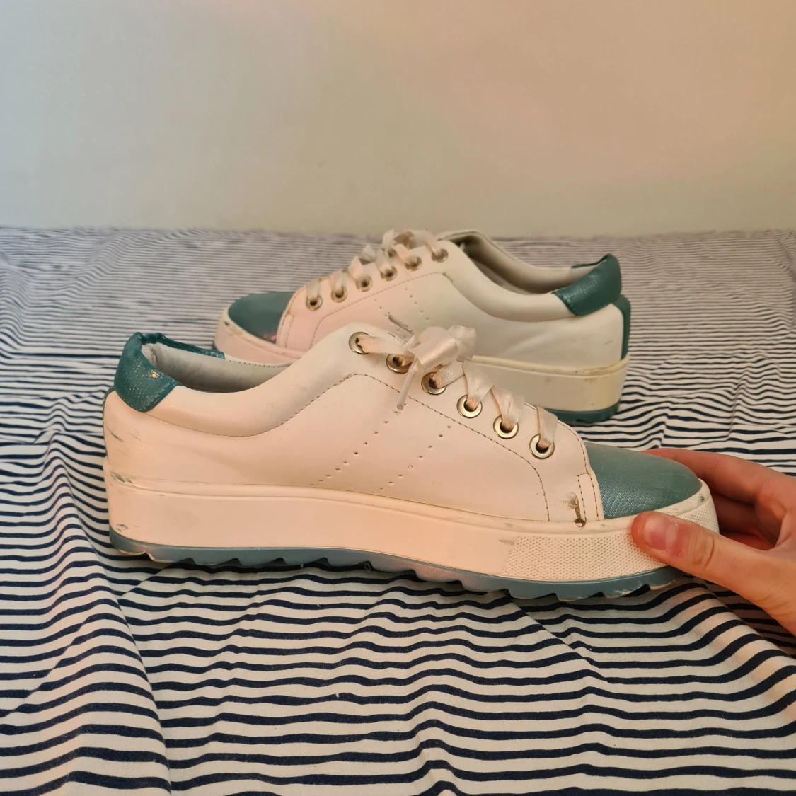 Vita och blåa sneakers från Bcp selection - 1