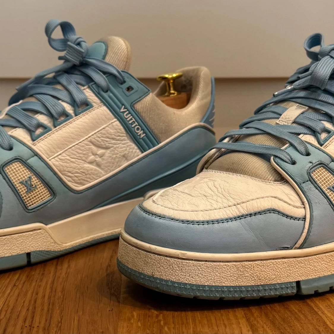 Baby blåa Louis Vuitton trainers  - 1