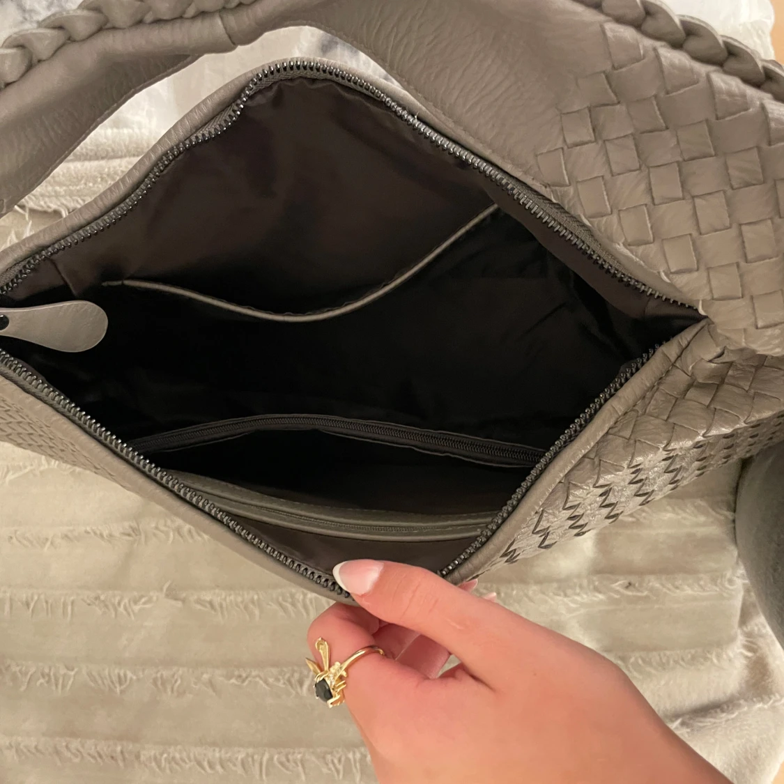 Beige flätad axelväska - 2