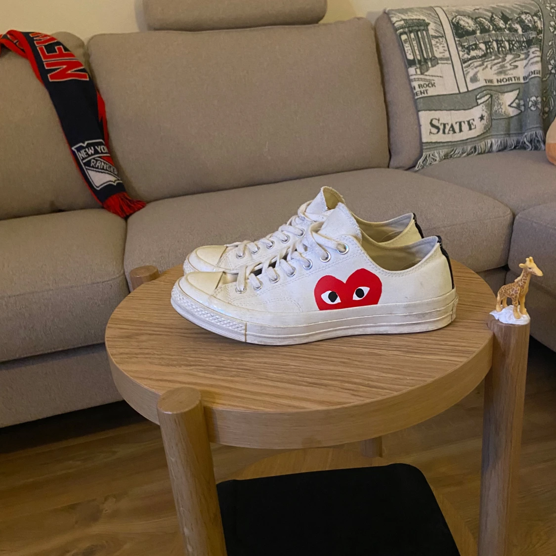 Vita sneakers från Converse x CDG